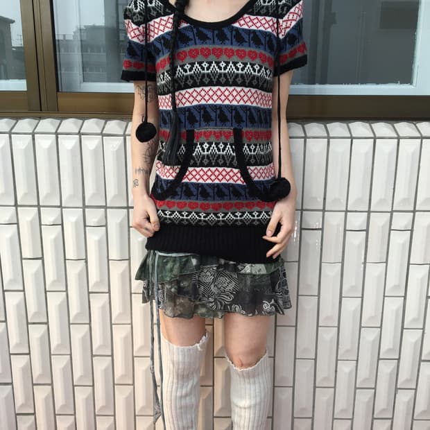 Pom pom nordic mood hood knit