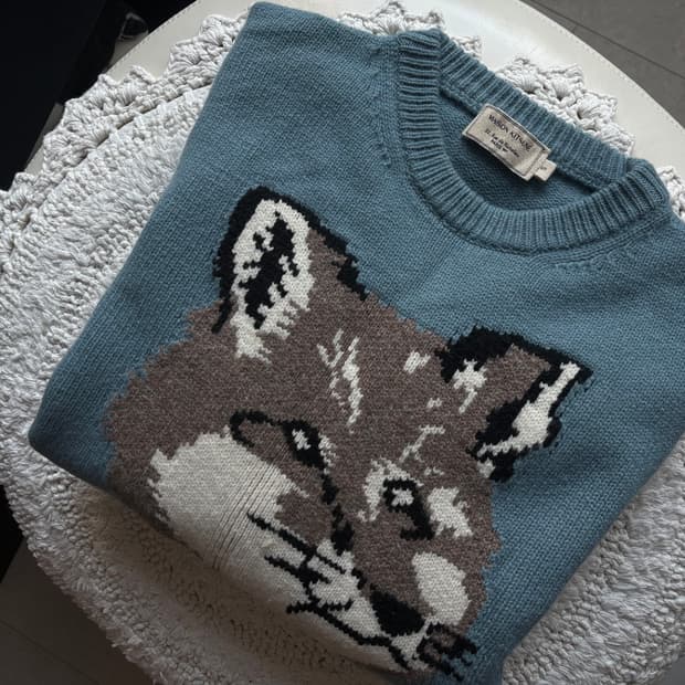 메종키츠네 폭스헤드 니트 S (채도낮은 파스텔블루)