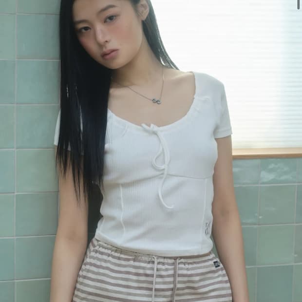 애즈온 judy tee white 반팔 주디티 화이트