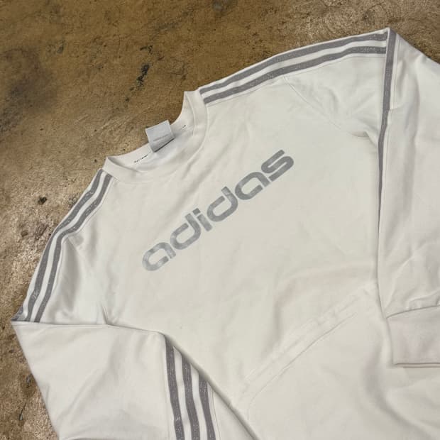 아디다스 흰실 화이트 실버 맨투맨 