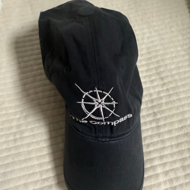 해칭룸 한로로 볼캡