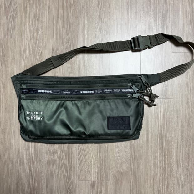 이스트팩 X 네이버후드 크로스백 판매