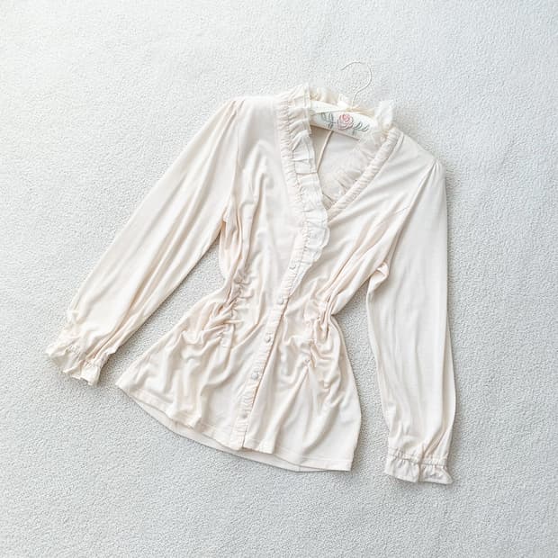 상아색 러블리 셔링 블라우스