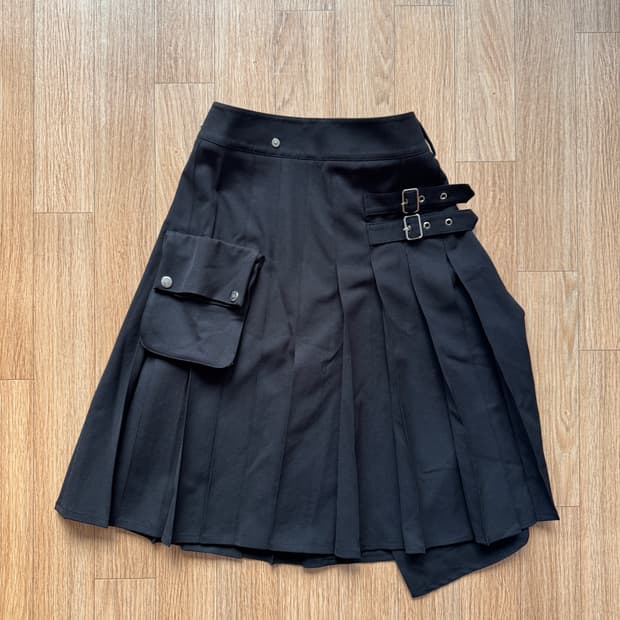 오픈 와이와이 플리츠 카고 포켓 킬트 미디 스커트