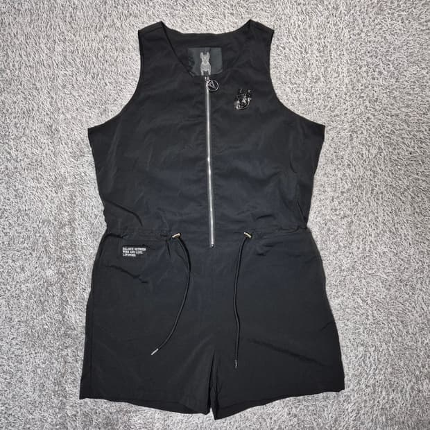 라이프워크 슬리브리스 5부 점프수트 Free

블랙컬러
사이즈: Free