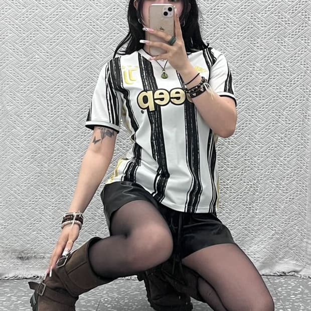 아디다스 스트릿 스포티 유벤투스 축구 유니폼 반팔티 90 C11389