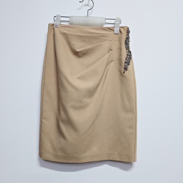 모조에스핀 베이지 스커트 큐빅 포인트