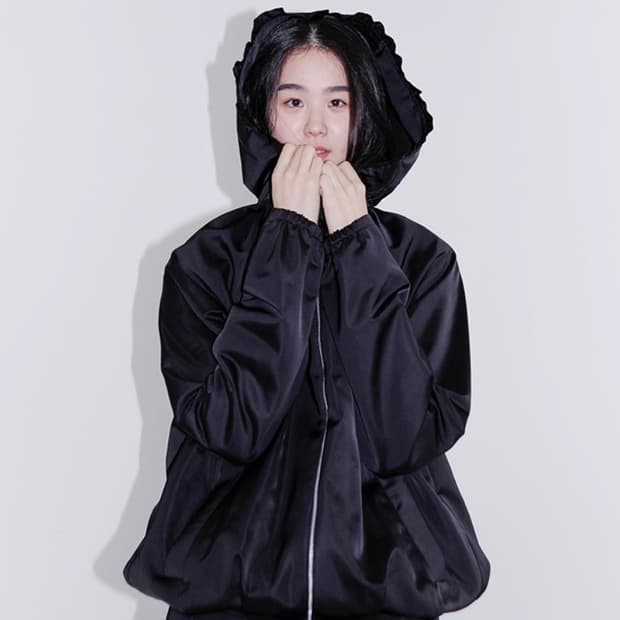 eunoia 유노이아 윈드 프릴 후드 자켓 블랙