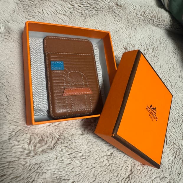 에르메스 맥세이프 카드지갑
