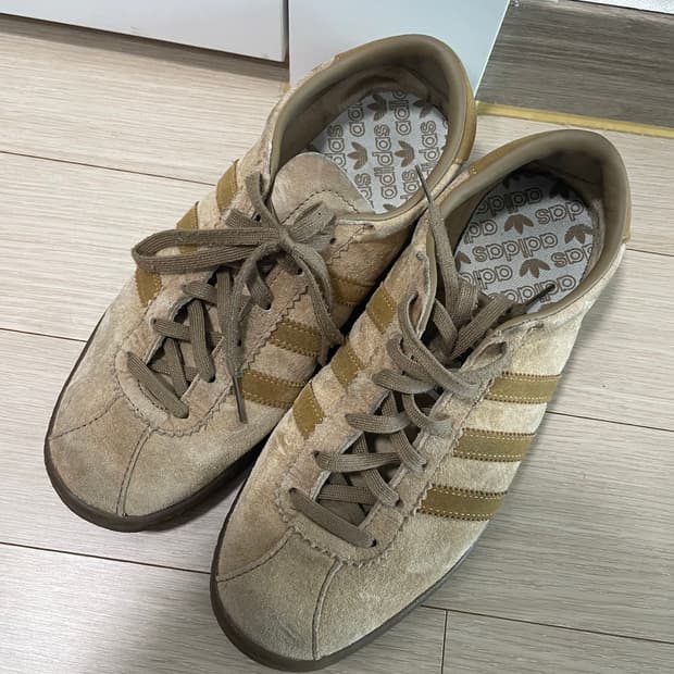 아디다스 토바코 팬톤 메사 245