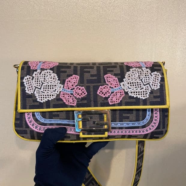 FENDI 자수 바게트 핸드백