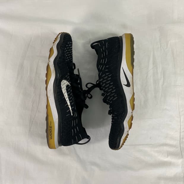 나이키 줌 피어리스 플라이니트 검흰 240