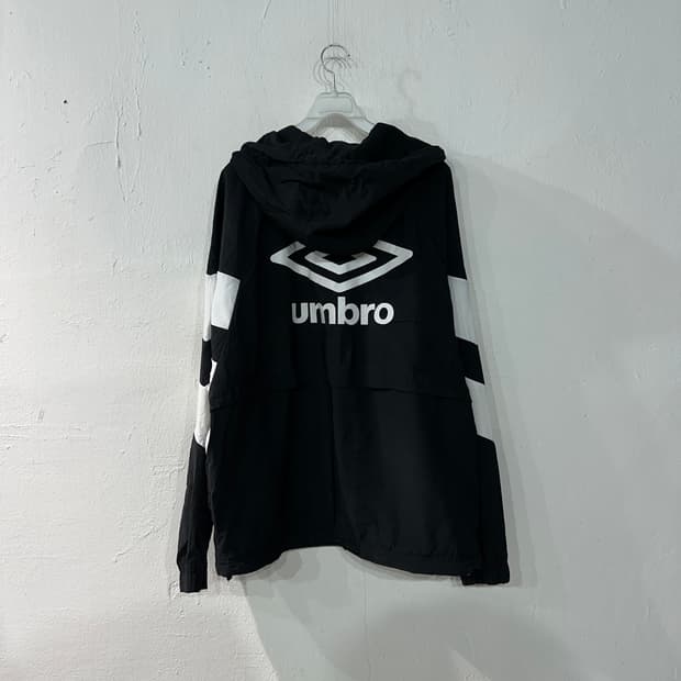 엄브로 빅로고 바람막이 L