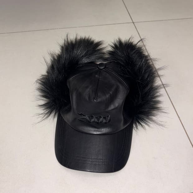 2000아카이브 퍼 이어플랩 레더 블랙 