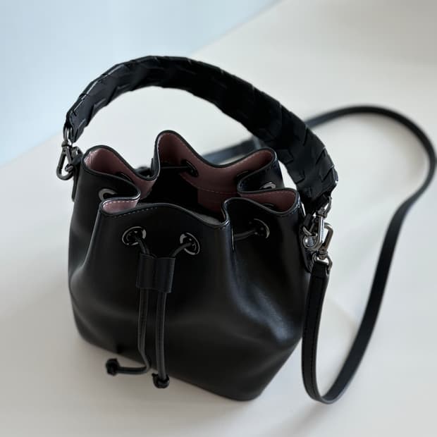 로사케이 소가죽 크로스 복주머니 백