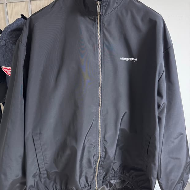 디스이즈네버댓 INTL. Team Jacket Black