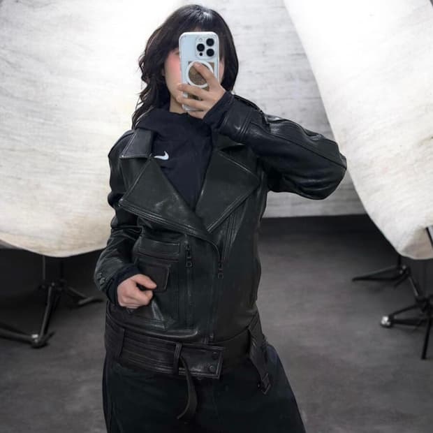 사선 지퍼 멀티포켓 디테일 양가죽 레더자켓