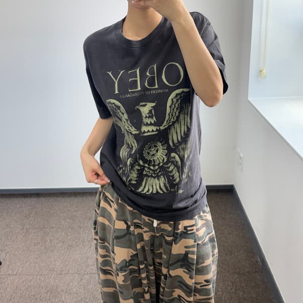 Obey 오베이 그런지 그래픽 차콜 반팔  