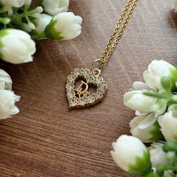 디올 스톤 하트 로고참 목걸이