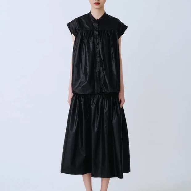 Glossy button wrap skirt