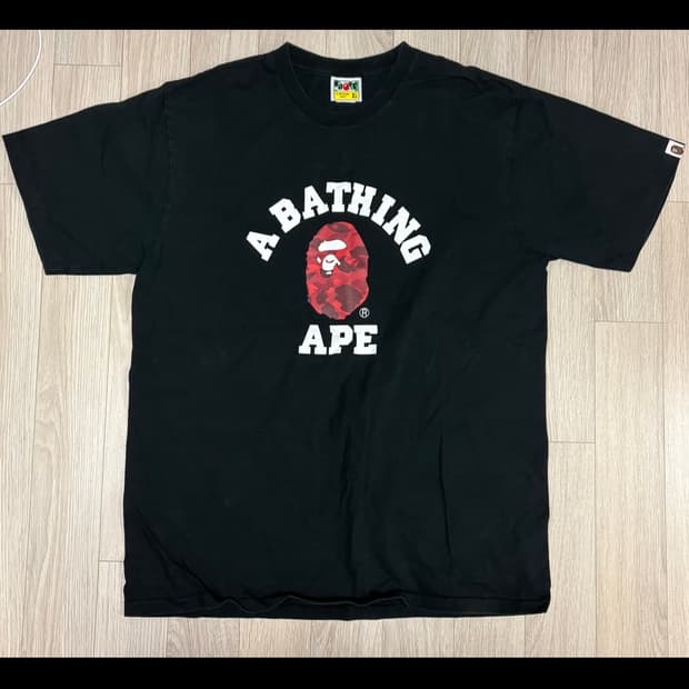 베이프 레드 카모 컬리지 반팔 티셔츠