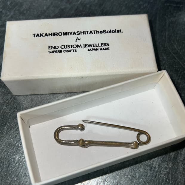 솔로이스트 safety pin brooch