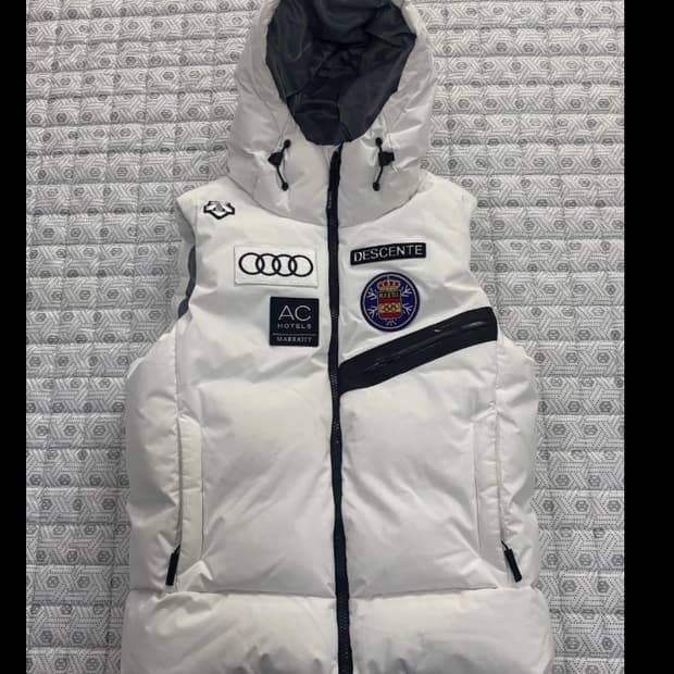 데상트 아우디 패딩 조끼 95
