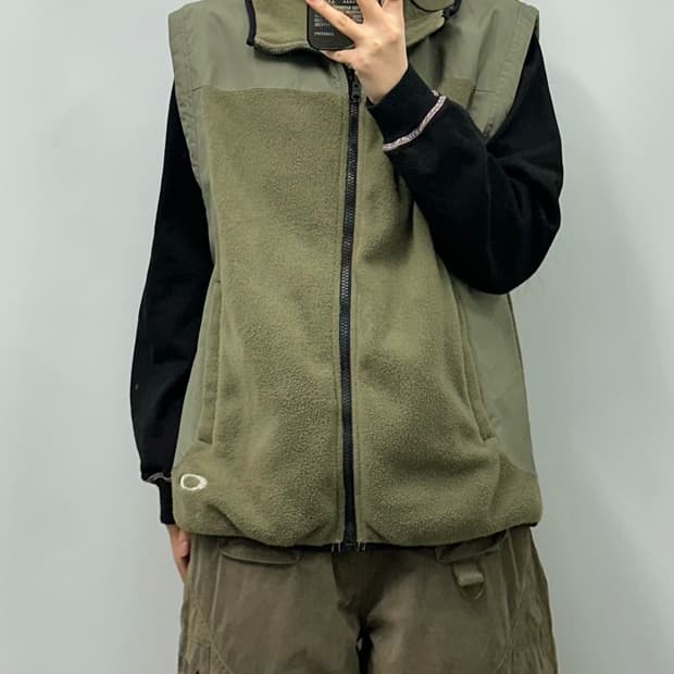 오클리 소프트웨어 카키 플리스 베스트 