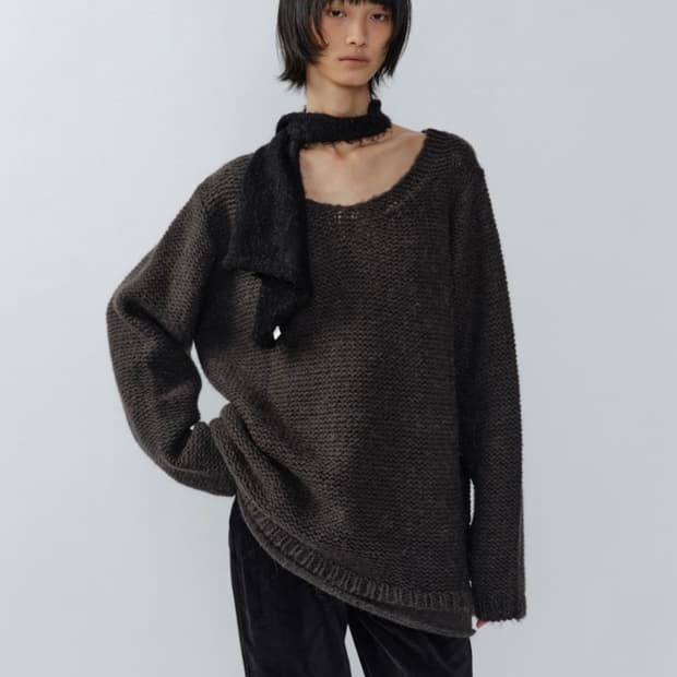 이어닝 yearning - FRONTBACK LOOSE NECK KNIT