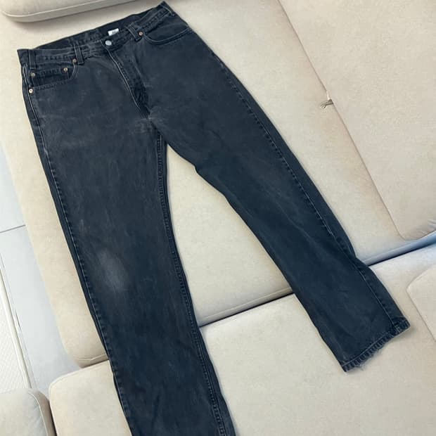 90s Levi’s black 505