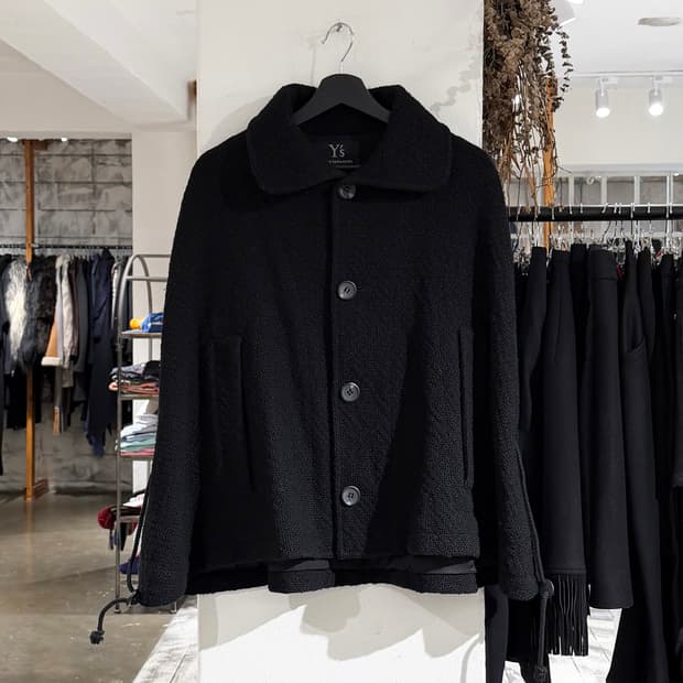 y’s 블랙 울 텍스쳐드 케이프