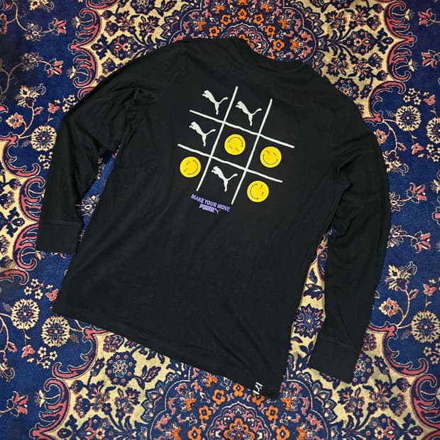 푸마(Puma) 스마일 그래픽 롱 슬리브 티셔츠