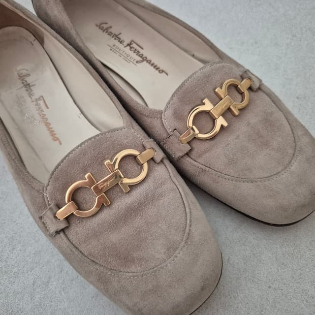 페라가모 스웨이드 로퍼 단화