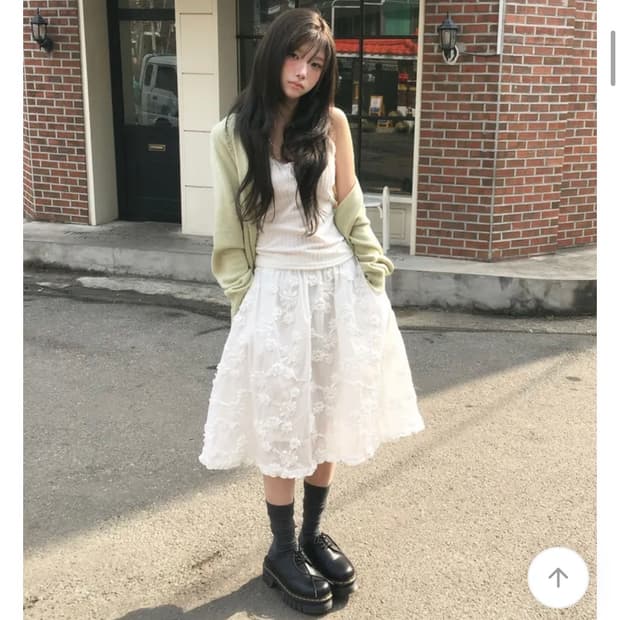 모디무드 플로럴 레이스 미디 스커트 화이트