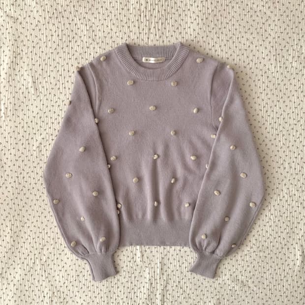 마제스틱레곤 연보라 도트 니트