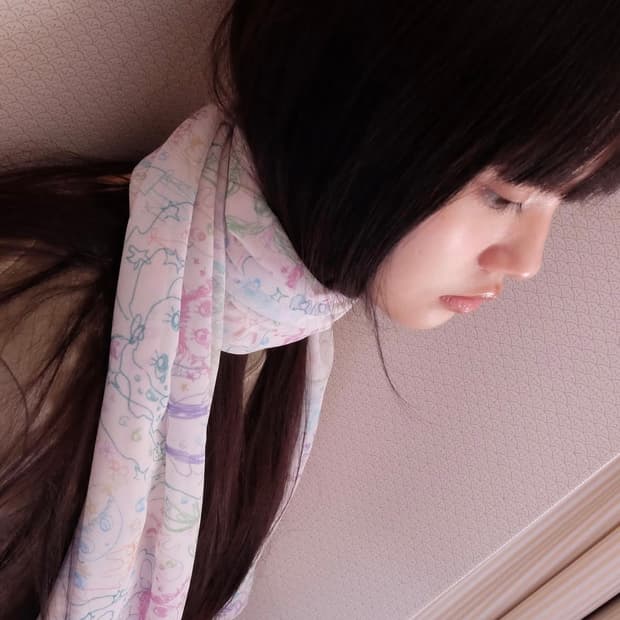 알로이 드로잉 스카프 구해요 