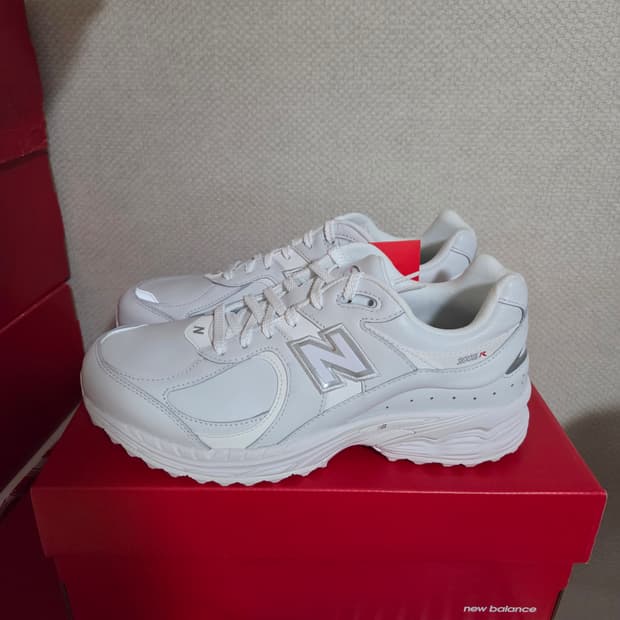 뉴발란스 2002R 골프 265사이즈 새상품 일상화 가능