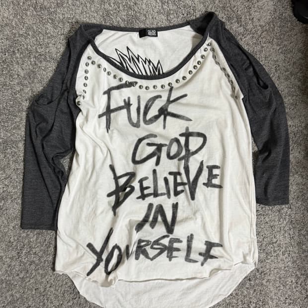 글래드뉴스 스터드 그래픽 티