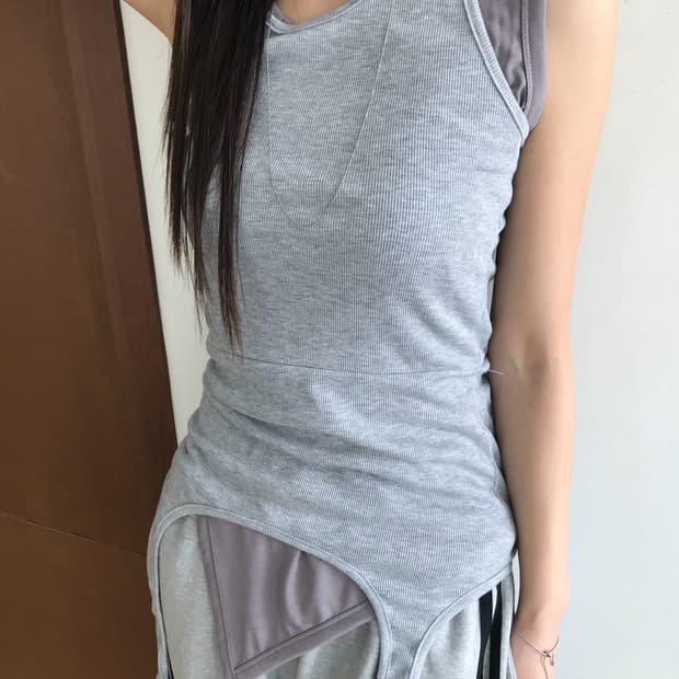 튜프티 테일 나시 블랙