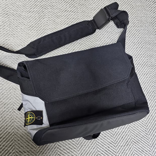 스톤아일랜드 리플렉티브 메신저백