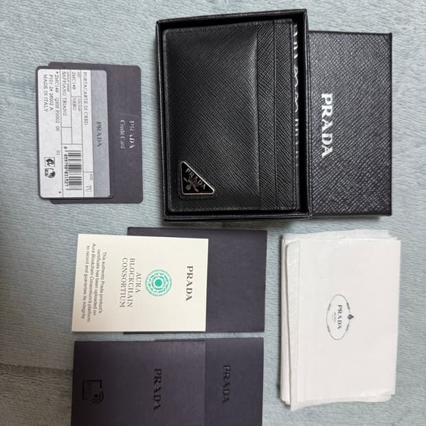 프라다 카드지갑