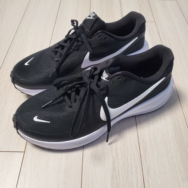 새상품급)나이키 러닝화 레볼루션 8 운동화 사이즈270

여러 중고사이트