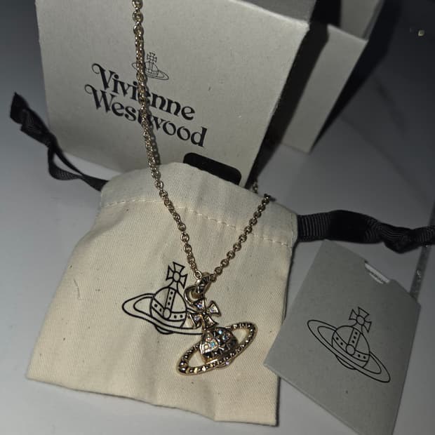 비비안 웨스트우드 메이페어 바스 릴리프 펜던트 골드