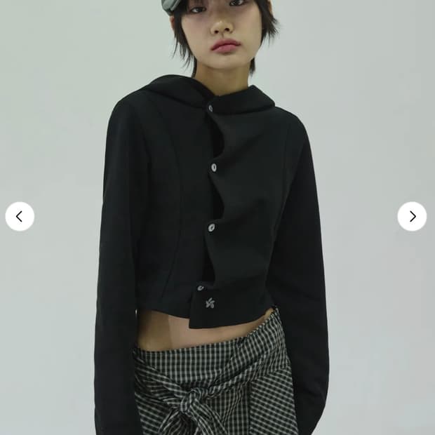 슬릭글로우 스몰 로고 사이드 버튼 셔링 후드 탑 블랙