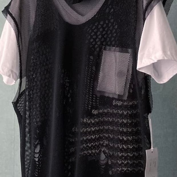 솔로이스트 NOT TURTLENECK SLEEVELESS 메쉬 탑 셔츠