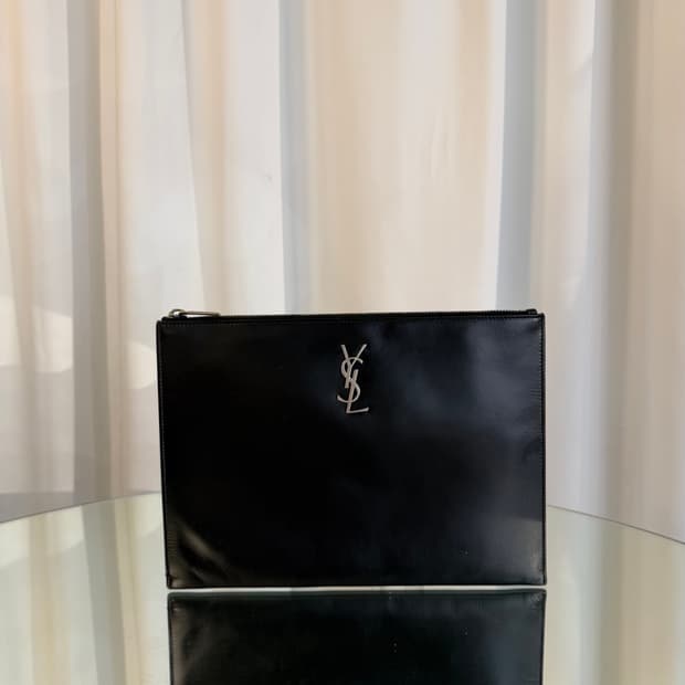 생로랑 YSL 로고 태블릿 클러치