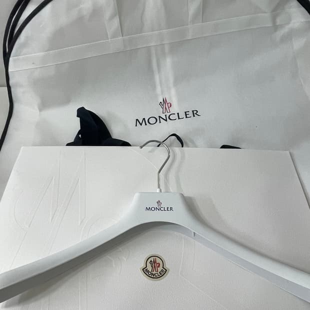 몽클레어 옷걸이+쇼핑백+슈트케이스