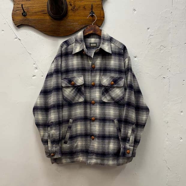 L) Old UNIQLO Boa-Lined Plaid Flannel Sh