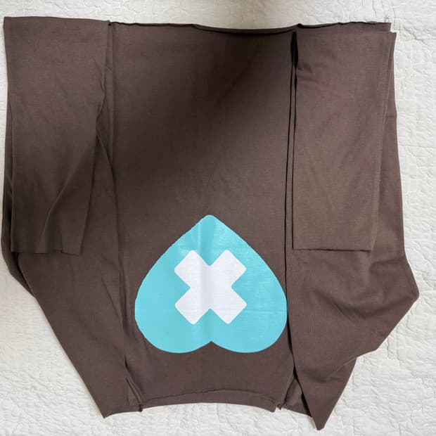 샵페어리 cherish heart cut off t-shirt brown