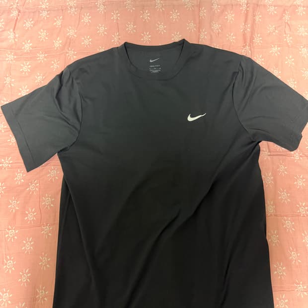 나이키 드라이핏 UV 하이버스 반팔티 L사이즈 새상품급 판매